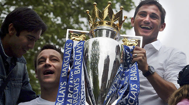 Frank Lampard and John Terry hold the EPL trophy during Chelsea's victory parade in 2005-06. Image: Getty