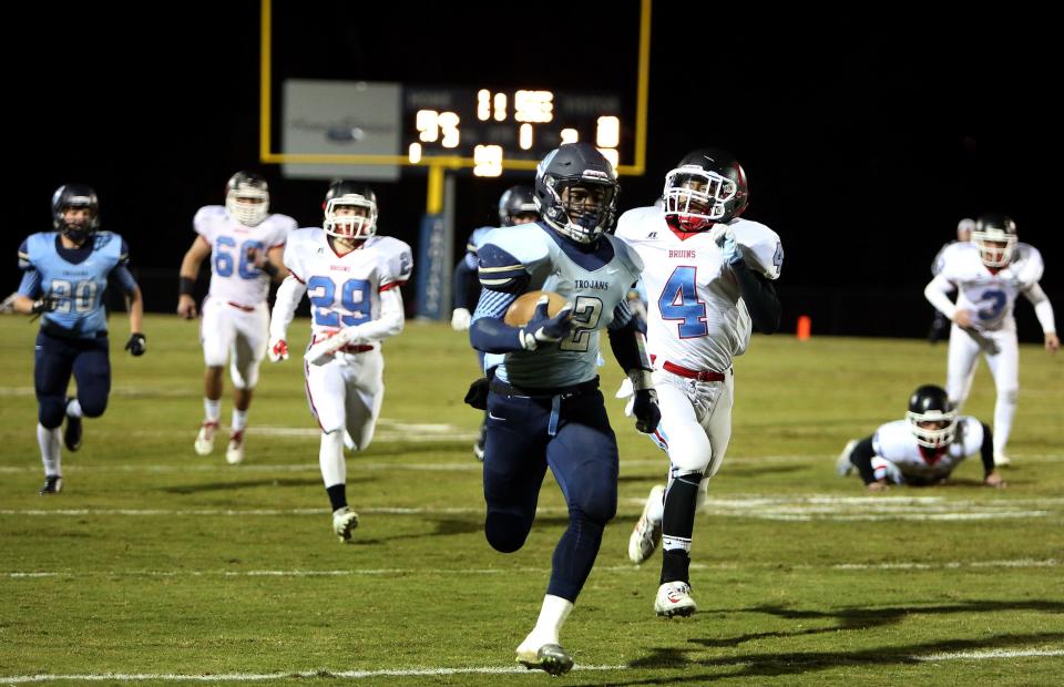 Nov. 20, 2015 - Northpoint Christian senior tailback Christian Saulsberry (center) looks to the endzone as he returns the opening kickoff for a touchdown against USJ in a TSSAA Division 2-A football semifinal. (Stan Carroll/The Commercial Appeal)