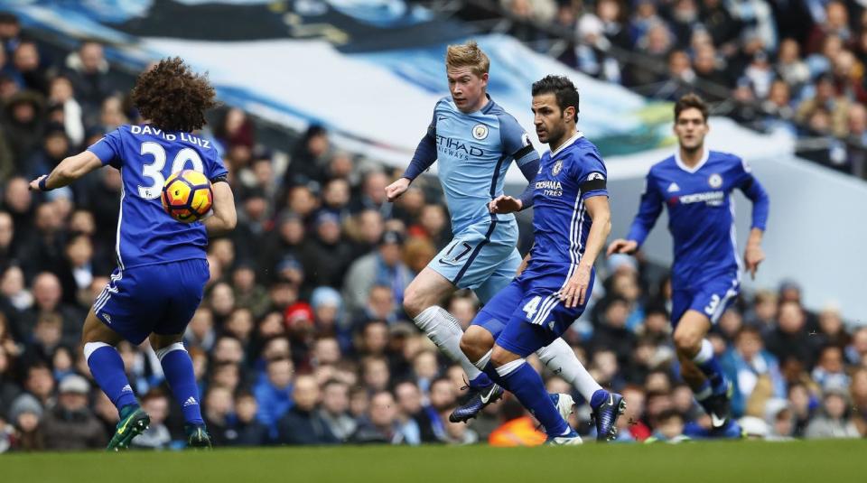 Britain Football Soccer - Manchester City v Chelsea - Premier League - Etihad Stadium - 3/12/16 Manchester City's Kevin De Bruyne in action with Chelsea's David Luiz and Cesc Fabregas Action Images via Reuters / Jason Cairnduff Livepic EDITORIAL USE ONLY. No use with unauthorized audio, video, data, fixture lists, club/league logos or "live" services. Online in-match use limited to 45 images, no video emulation. No use in betting, games or single club/league/player publications. Please contact your account representative for further details.