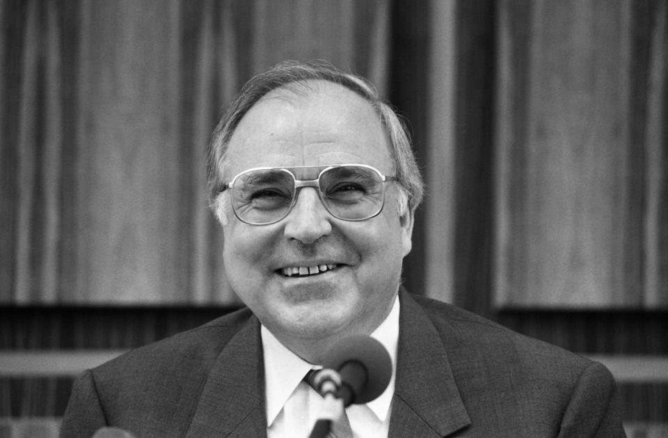 HELMUT KOHL (ZU HELMUT SCHMIDT)