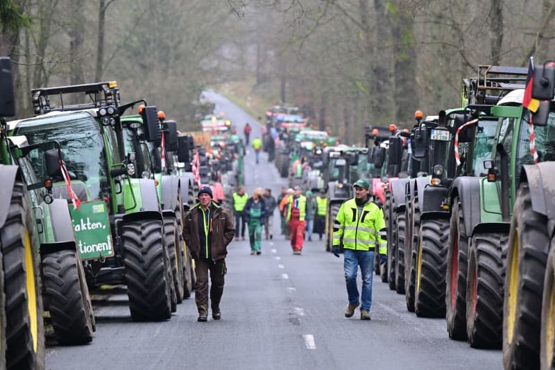 Farmers with their tractors block an access road to the Rheinmetall Armaments Company during a protest. German Chancellor Scholz is expected to attend a symbolic ground-breaking ceremony to mark the start of construction of a new Rheinmetall ammunition factory. The ammunition factory will produce artillery ammunition, explosives and rocket artillery. Philipp Schulze/dpa