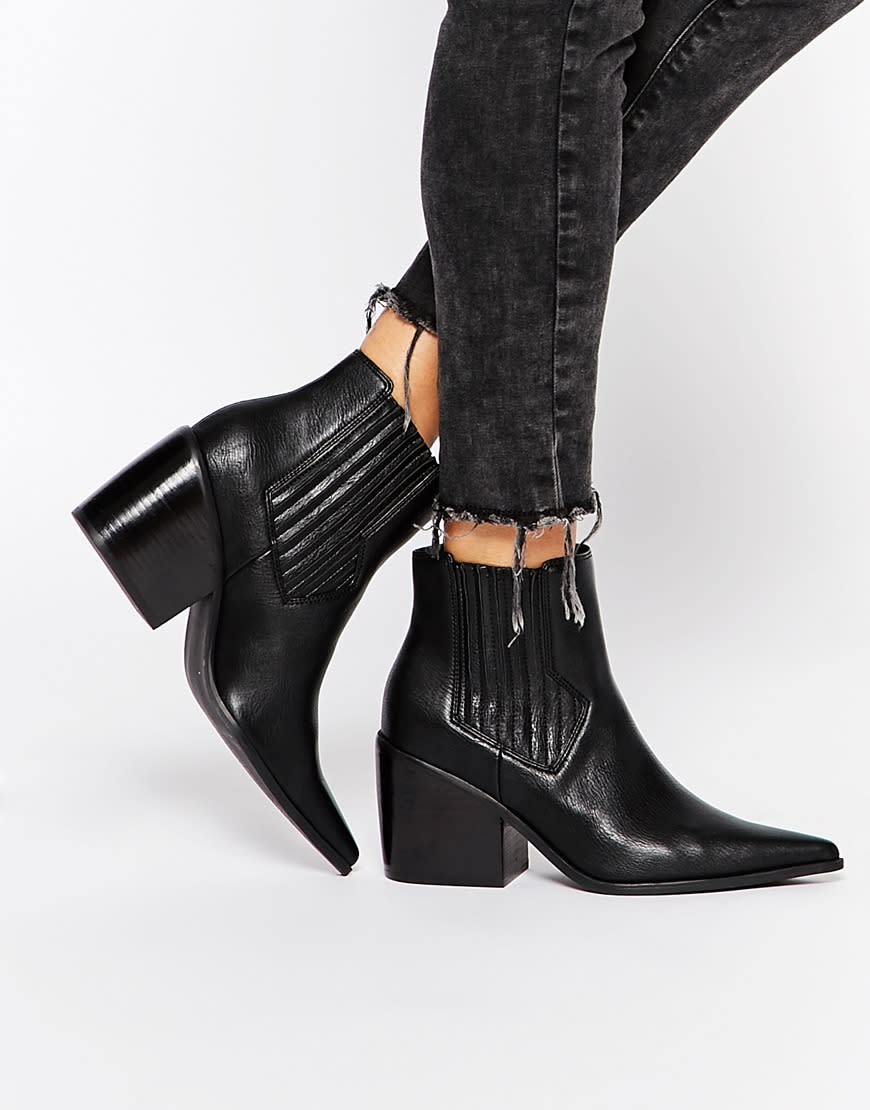 Pointed Cow-Girl Boots