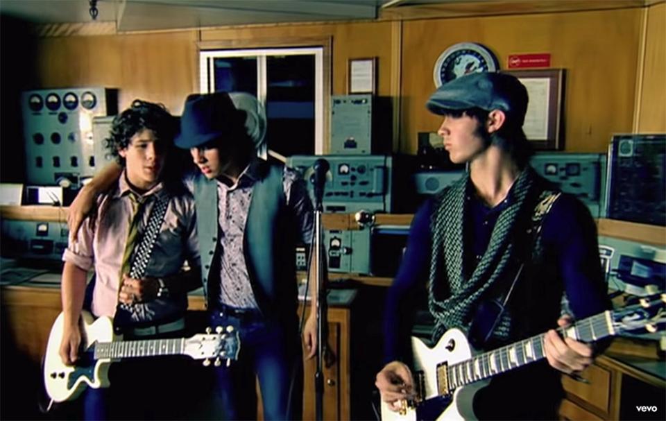 Jonas Brothers, S.O.S., SOS, music video