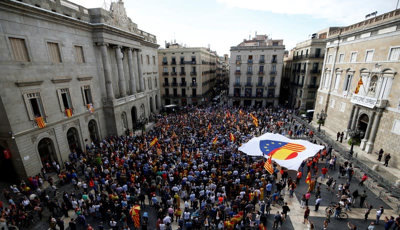 Supporters of the unity of Spain demonstrate in Barcelona