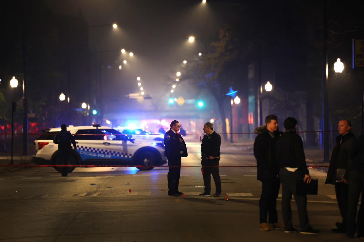 #14 hurt, including 3 children, in Chicago Halloween shooting [Video]