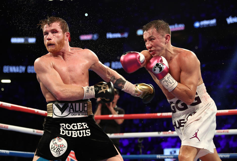 Gennady Golovkin golpea a Saúl 'Canelo' Álvarez durante su pelea por el título de peso mediano WBC/WBA en septiembre de 2018 en Las Vegas, Nevada. (Foto: Al Bello/Getty Images)