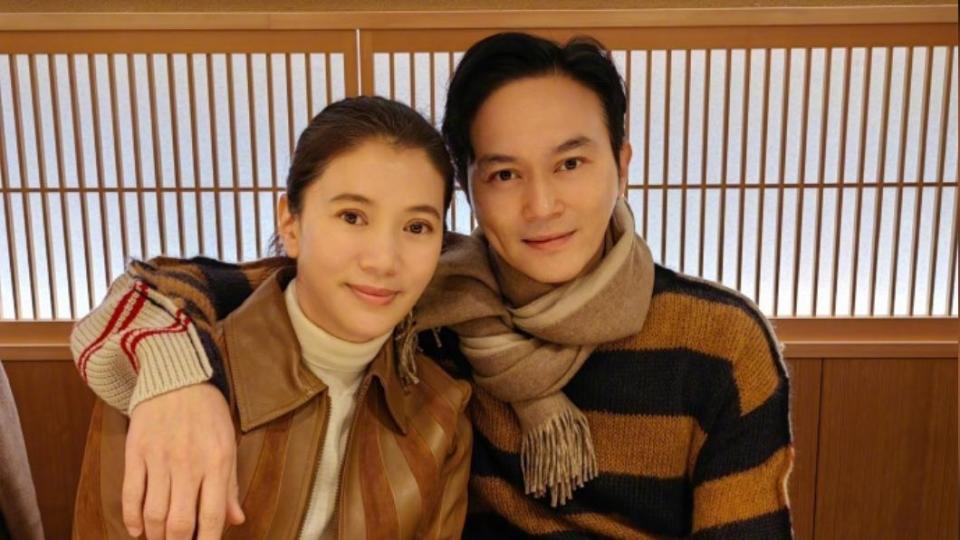 袁詠儀、張志霖結婚22年仍如膠似漆。（圖／翻攝自袁詠儀微博）