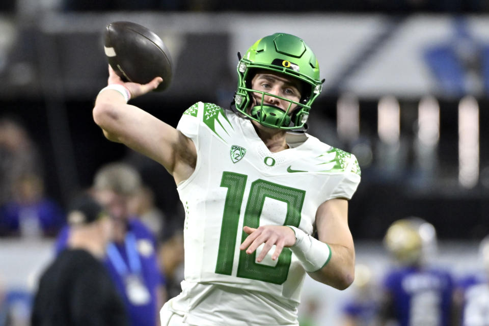 Oregon quarterback Bo Nix warms up before the Pac-12 championship NCAA college football game against Washington, Friday, Dec. 1, 2023, in Las Vegas. (AP Photo/David Becker)