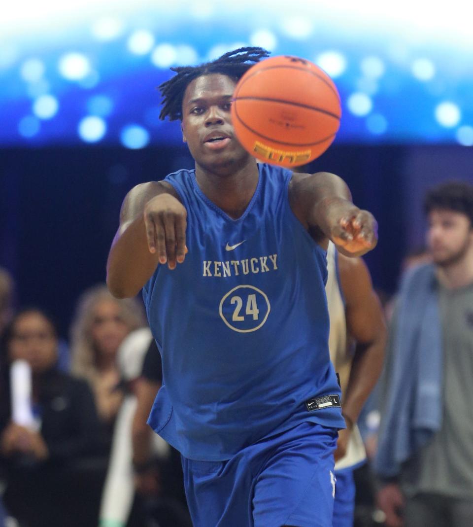 Kentucky’s Chris Livingston passes the ball up the court during Big Blue Madness.Oct. 14, 2022