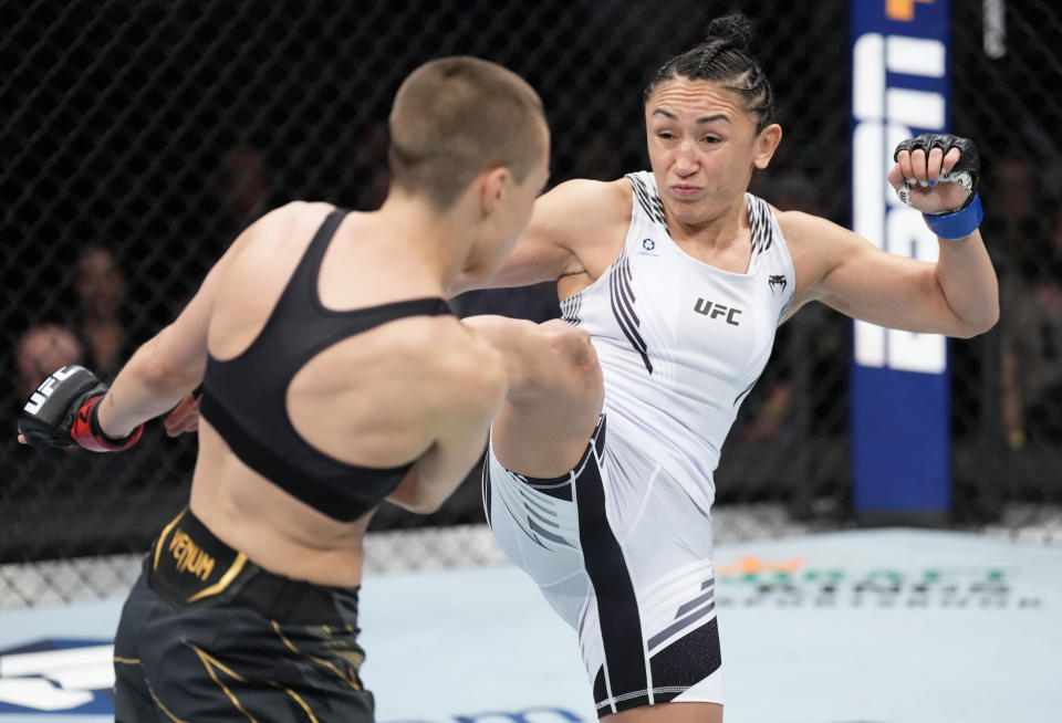 PHOENIX, ARIZONA - MAY 07: (R-L) Carla Esparza kicks Rose Namajunas in the UFC strawweight championship fight during the UFC 274 event at Footprint Center on May 07, 2022 in Phoenix, Arizona. (Photo by Chris Unger/Zuffa LLC)