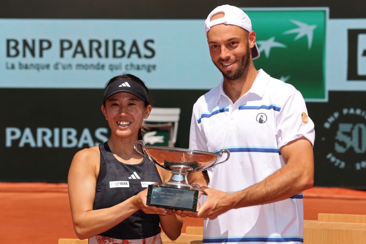 Kato and Puetz celebrate with the mixed doubles trophy (Getty Images)