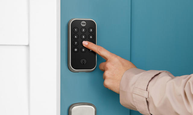 Yale's redesigned Assure Lock 2 will be one of the first Matter-compatible  smart home devices | Engadget