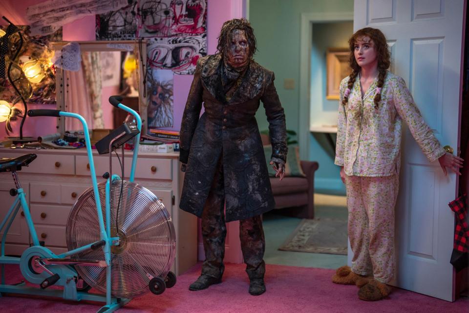 Cole Sprouse and Kathryn Newton star in Lisa Frankenstein.