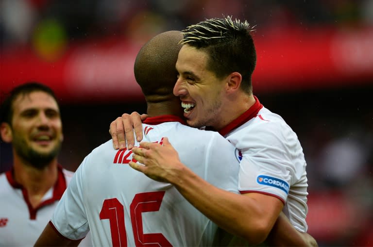 Sevilla's midfielder Steven N'Zonzi celebrates a goal with midfielder Samir Nasri (R) on October 23, 2016