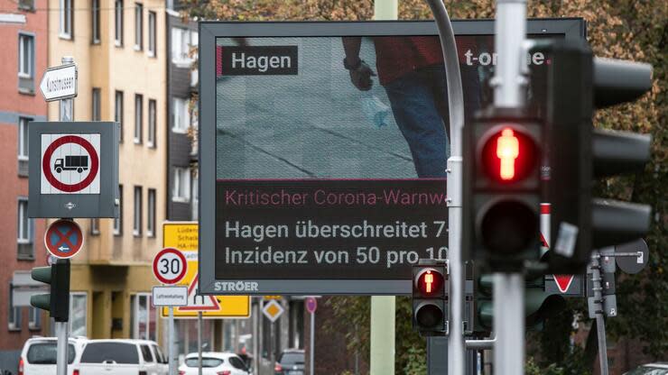 Das öffentliche Leben wird im November nicht wie im Frühjahr weitgehend lahmgelegt. Der Schaden wird sich so in Grenzen halten, argumentieren die Ökonomen. Foto: dpa