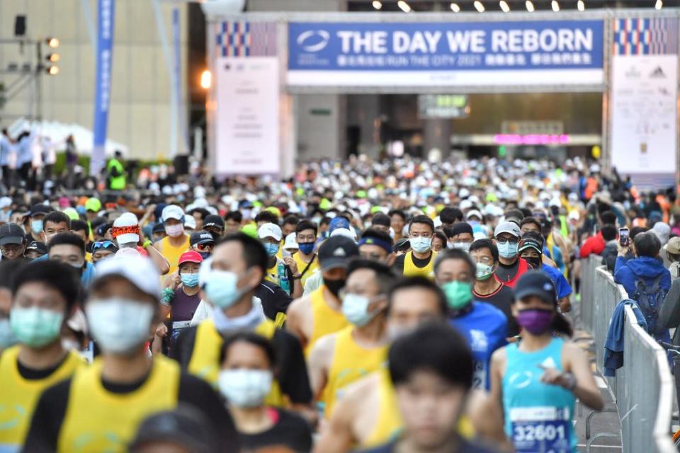 台北馬拉松昨上午開跑，陸續傳出有跑者身體不適送醫，其中5人驚傳OHCA，醫師提醒三高沒控制好千萬別跑馬拉松。 （中央社）