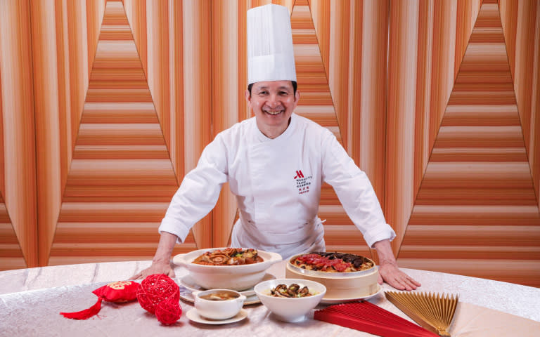 台北萬豪酒店中餐總主廚高鋼輝的年節記憶融合了母親的福建料理、香港傳統風味，與台灣的忙碌生活。（圖／趙文彬攝）
