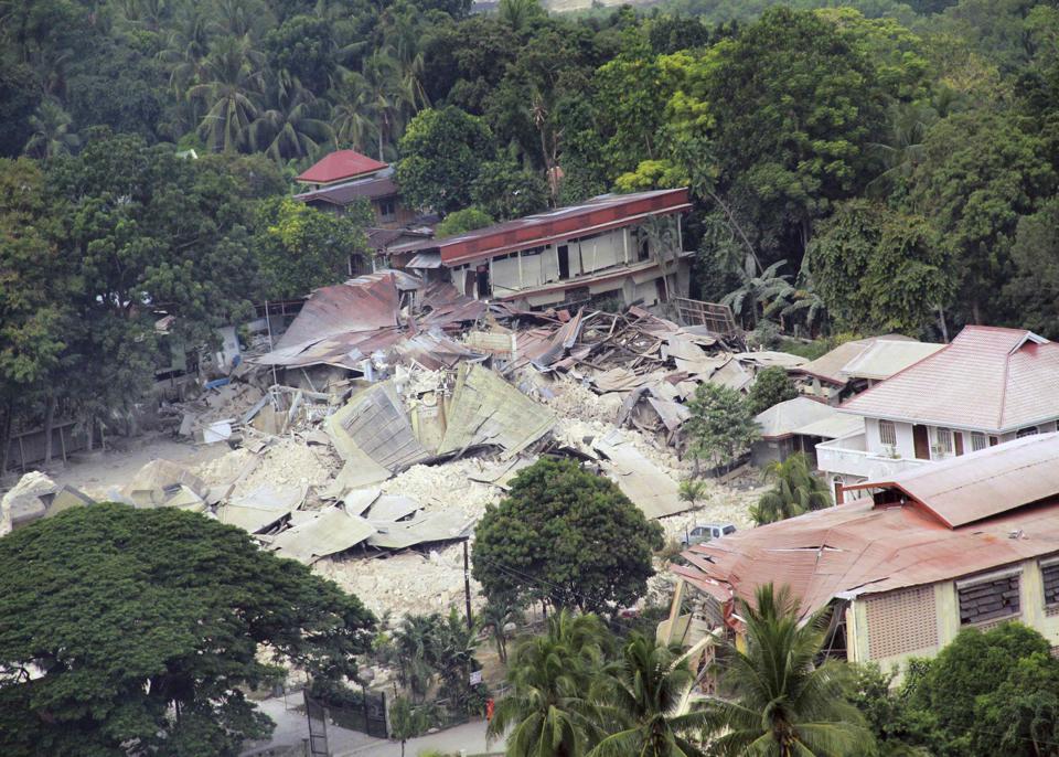 Quake in central Philippines 10-16-13