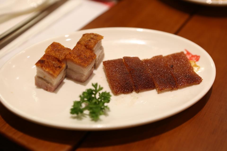 The skin of the suckling pig is thin and crispy, while the roast pork has a smooth and crunchy texture.