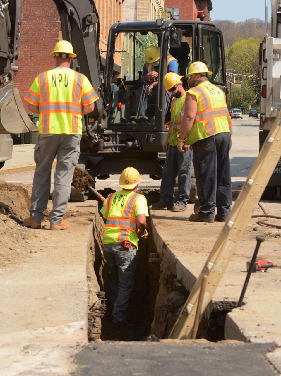 Joel LeFrancois, chief gas pipe fitter for Norwich Public Utilities, digs dirt from a gas line trench on Franklin Street in downtown Norwich in this file photo. [John Shishmanian/ NorwichBulletin.com]