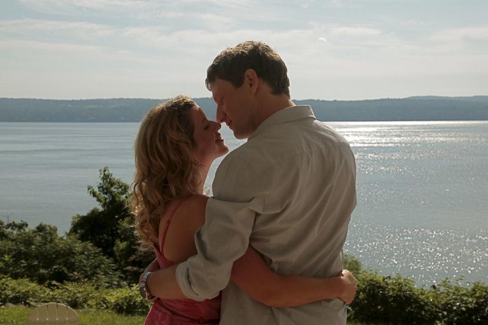Den Valentinstags-Vorabend bei Romance TV füllt "Katie Fforde: Diagnose Liebe" (2012). Darin kommen sich Madison Carter (Fiona Coors) und John Walker (Thomas Unger) näher.

 (Bild: ZDF / Meinolf Schmitz)