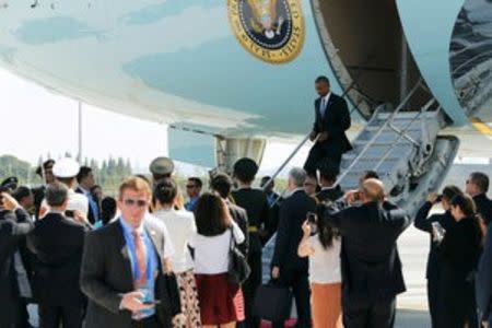 U.S. President Barack Obama disembarks from Air Force One at Hangzhou Xiaoshan International Airport in Hangzhou, China September 3, 2016. REUTERS/Jonathan Ernst