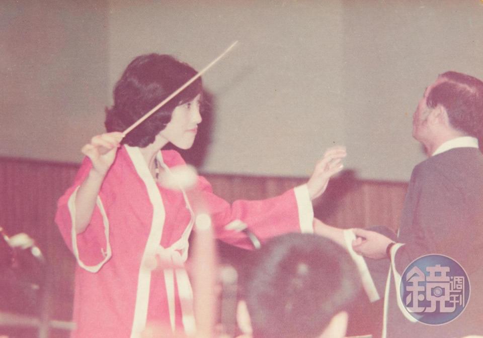 張春娟是文化學院的高材生，曾擔任國宴表演團指揮，在校期間已是風雲人物。（歐洲之星提供）