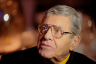 <p>L’humoriste et acteur américain est parti à l’âge de 91 ans le 20 août d’une maladie cardiovasculaire à son domicile de Las Vegas. Géant de la scène et de l’humour américain, Jerry Lewis a conquis le public français avec des rôles de comique absurde grâce à des films comme “Docteur Jerry et Mister Love” en 1963 ou “Le tombeur de ces dames”. Il a été révélé aux yeux du grand public avec son complice Dean Martin. Il a joué dans plus de 60 films et il fut également metteur en scène et producteur. (Crédit : Getty Images) </p>