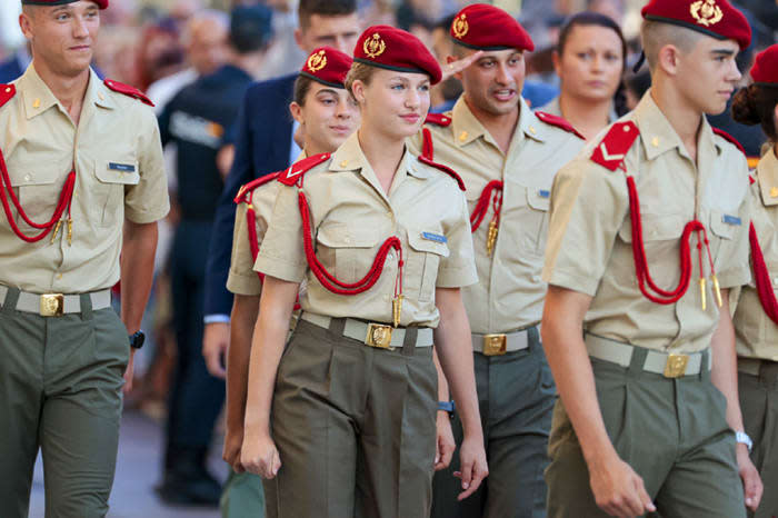 Leonor con sus compañeros de la Academia Militar
