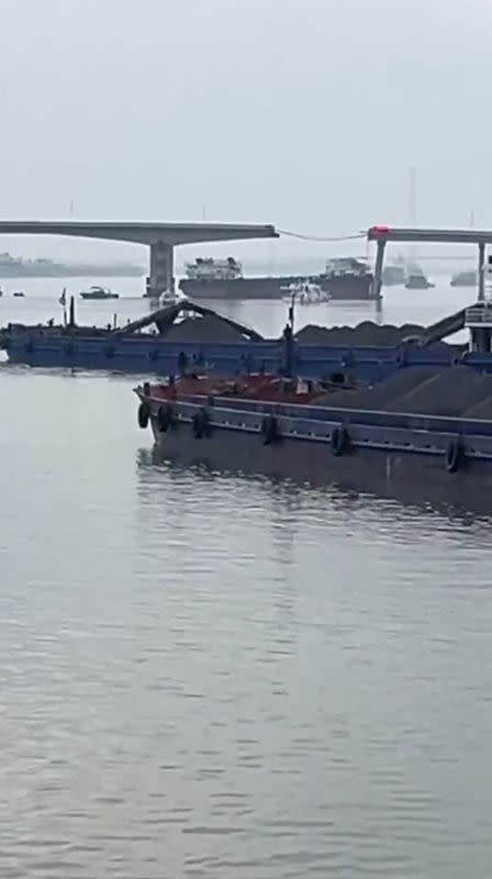 Barge hits bridge near China's Guangzhou