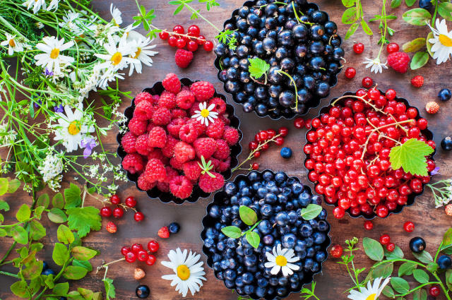 Qué frutas pertenecen al grupo de los frutos rojos?