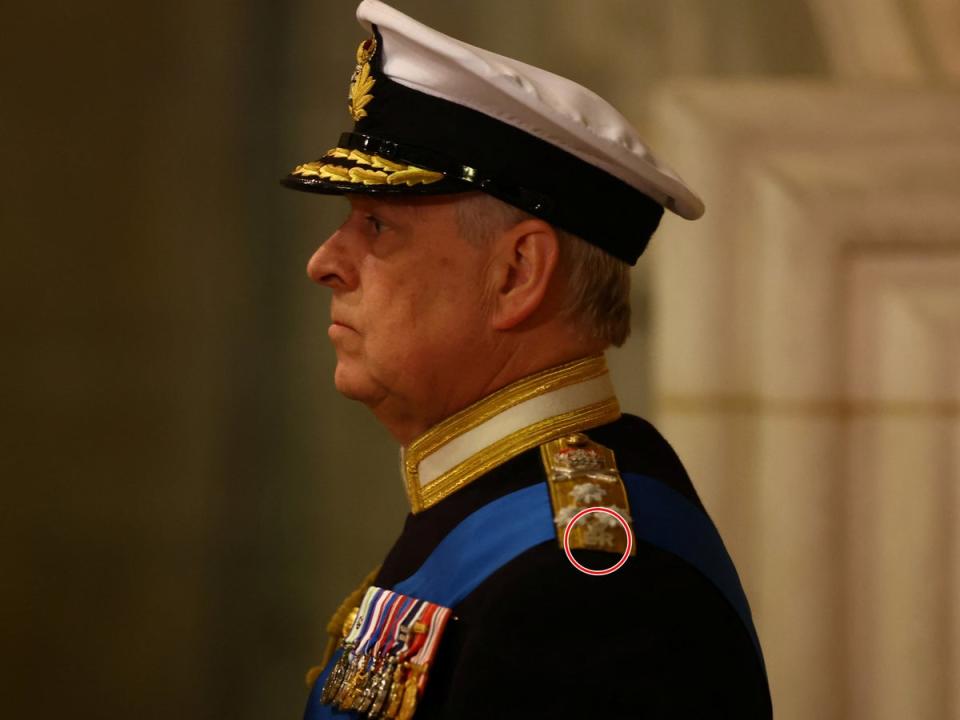 El príncipe Andrew, duque de York, asiste a la velación de la reina Isabel II en Westminster Hall, el 16 de septiembre (Getty Images)