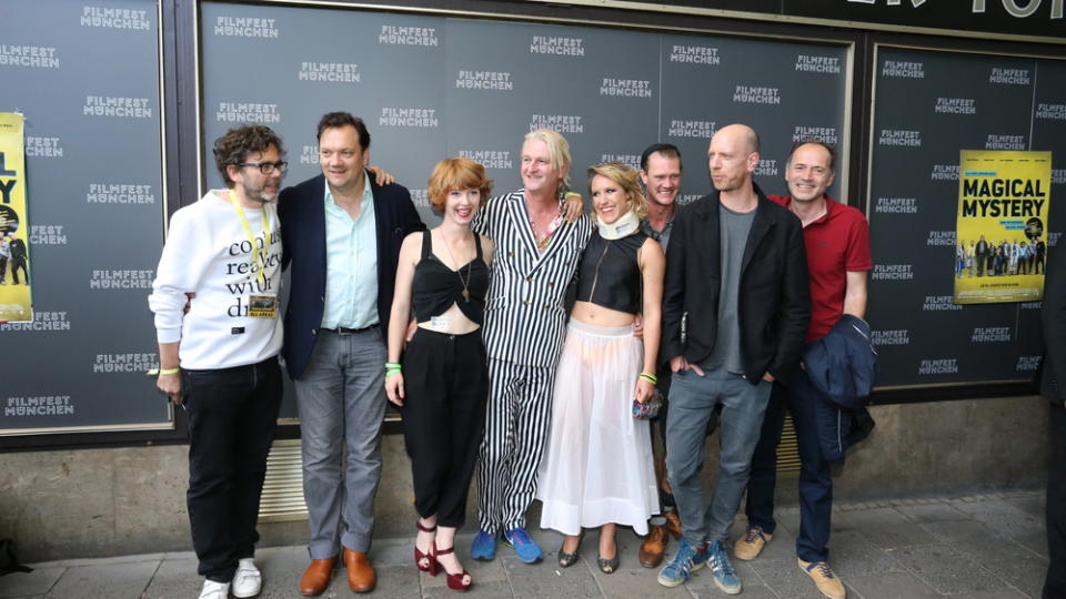 "Magical Mystery" feierte am Sonntagabend beim Filmfest München Weltpremiere. Mit dabei: Hauptdarsteller Charly Hübner, Kultautor Sven Regener und Festival-Chefin Diana Iljine.