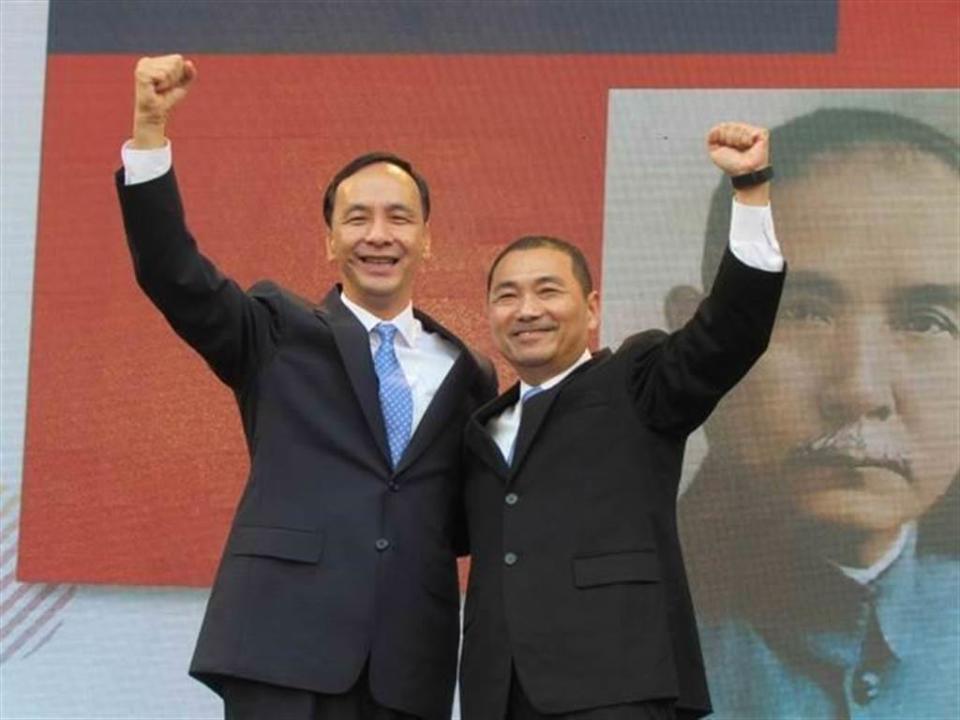 新北市市長侯友宜（右）、國民黨黨主席朱立倫（左）。（資料照／葉德正攝）