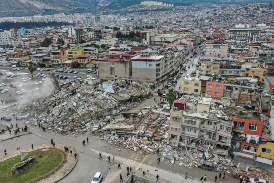 土耳其鄰近敘利亞邊界地區6日發生規模7.8強震，數千棟建築倒塌。   圖：台灣雷伊漢勒世界公民中心／提供(資料照)