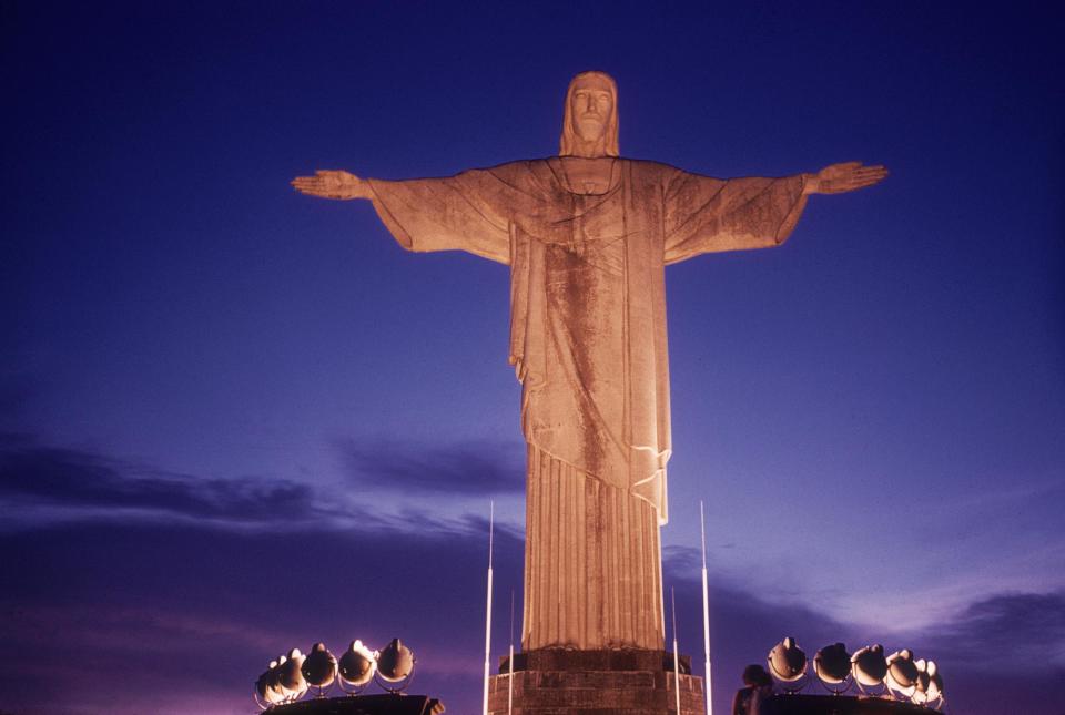 Prefeito do Rio de Janeiro, Eduardo Paes, quer exibir camisa de Taylor Swift em estátua de Jesus Cristo 017
