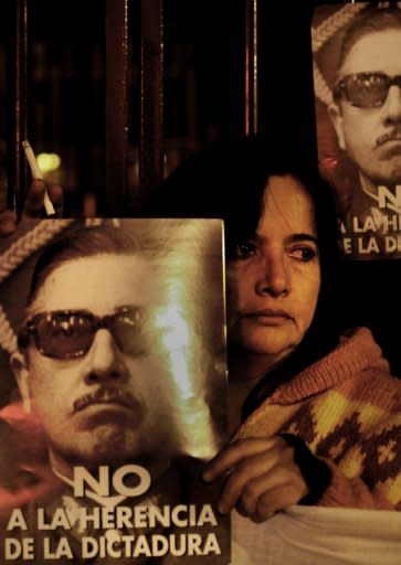 El golpe de estado que derrocó al presidente socialista Salvador Allende el 11 de septiembre de 1973, dio paso a una dictadura liderada por Augusto Pinochet, que culminó en 1990, y que reprimió con fuerza a sus opositores, dejando 3.200 muertos y 38.000 torturados. (AFP | Ariel Marinkovic)