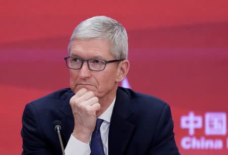 Apple CEO Tim Cook attends the annual session of China Development Forum (CDF) 2018 at the Diaoyutai State Guesthouse in Beijing, China March 26, 2018. REUTERS/Jason Lee/File Photo