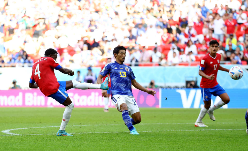 Costa Rica's Keysher Fuller schockt die Japaner und lässt die deutschen Kicker hoffen. (Bild: Reuters)