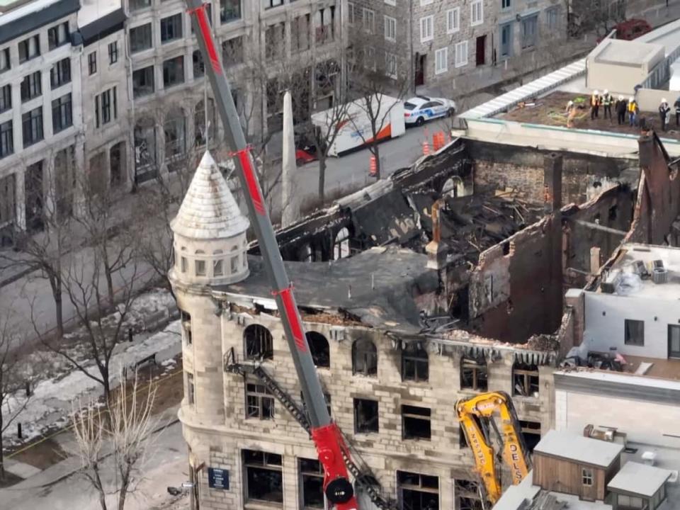 Nine people were transported to hospital, three with serious injuries, after the fire. Seven people died. Montreal police are still investigating. (Steve Rompre/Radio-Canada - image credit)