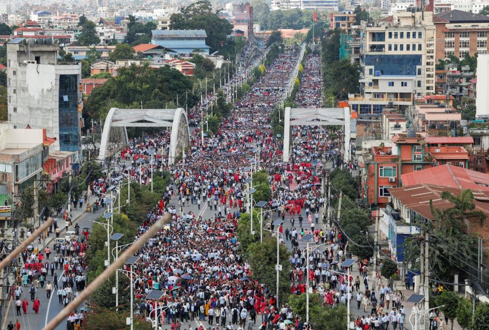 尼泊爾教師21日在首都加德滿都舉行示威，反對國會審查中的教改法案。路透社