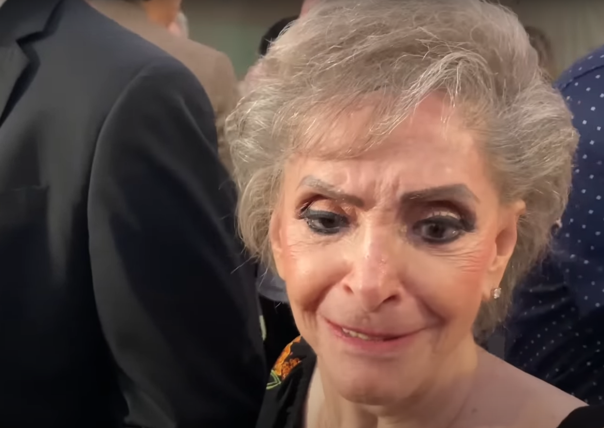 Doña Cuquita, la viuda de Vicente Fernández, confesó que aunque sabía de las infidelidades de su esposo, nunca le importaron porque si él era feliz, ella también lo era. (Captura de YouTube)