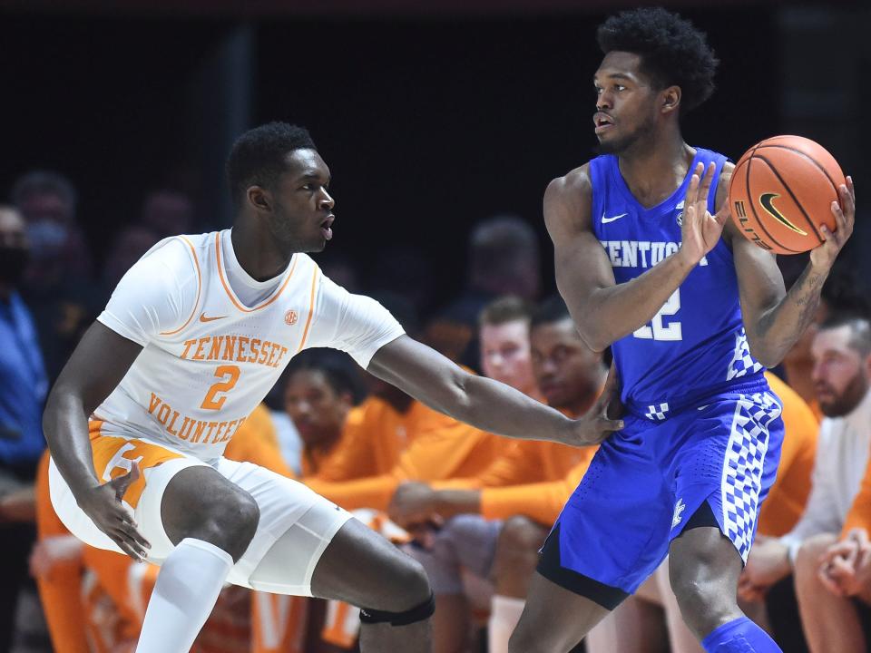 Kentucky forward Keion Brooks Jr. (12) is guarded by Tennessee forward Brandon Huntley-Hatfield (2) in the NCAA college basketball game between the Kentucky Wildcats and Tennessee Volunteers in Knoxville, Tenn. on Tuesday, February 15, 2022.

Px Uthoops Kentucky