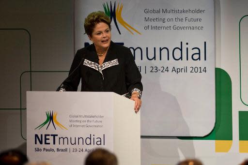 La presidenta brasileña, Dilma Rousseff, dando un discurso durante la apertura de la cumbre sobre internet celebrada en Sao Paulo, Brasil, el 23 de abril de 2014 (AFP/Archivos | Nelson Almeida)