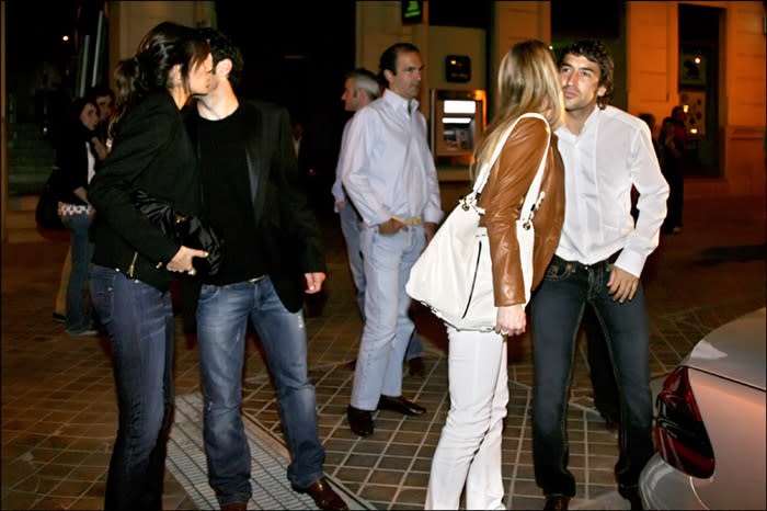 Luis Figo y Raúl González con sus parejas