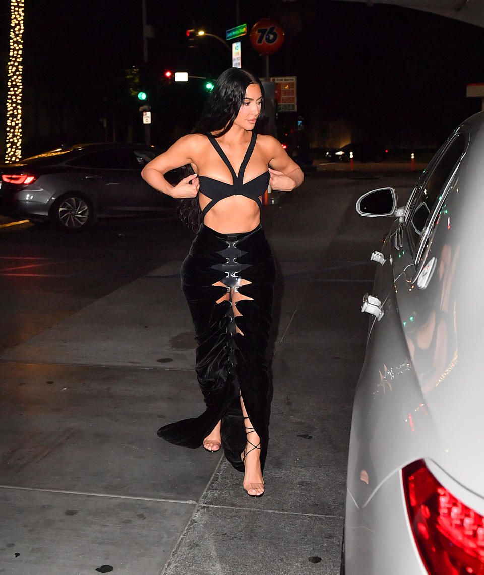  kim-kardashian-racy-black-dress