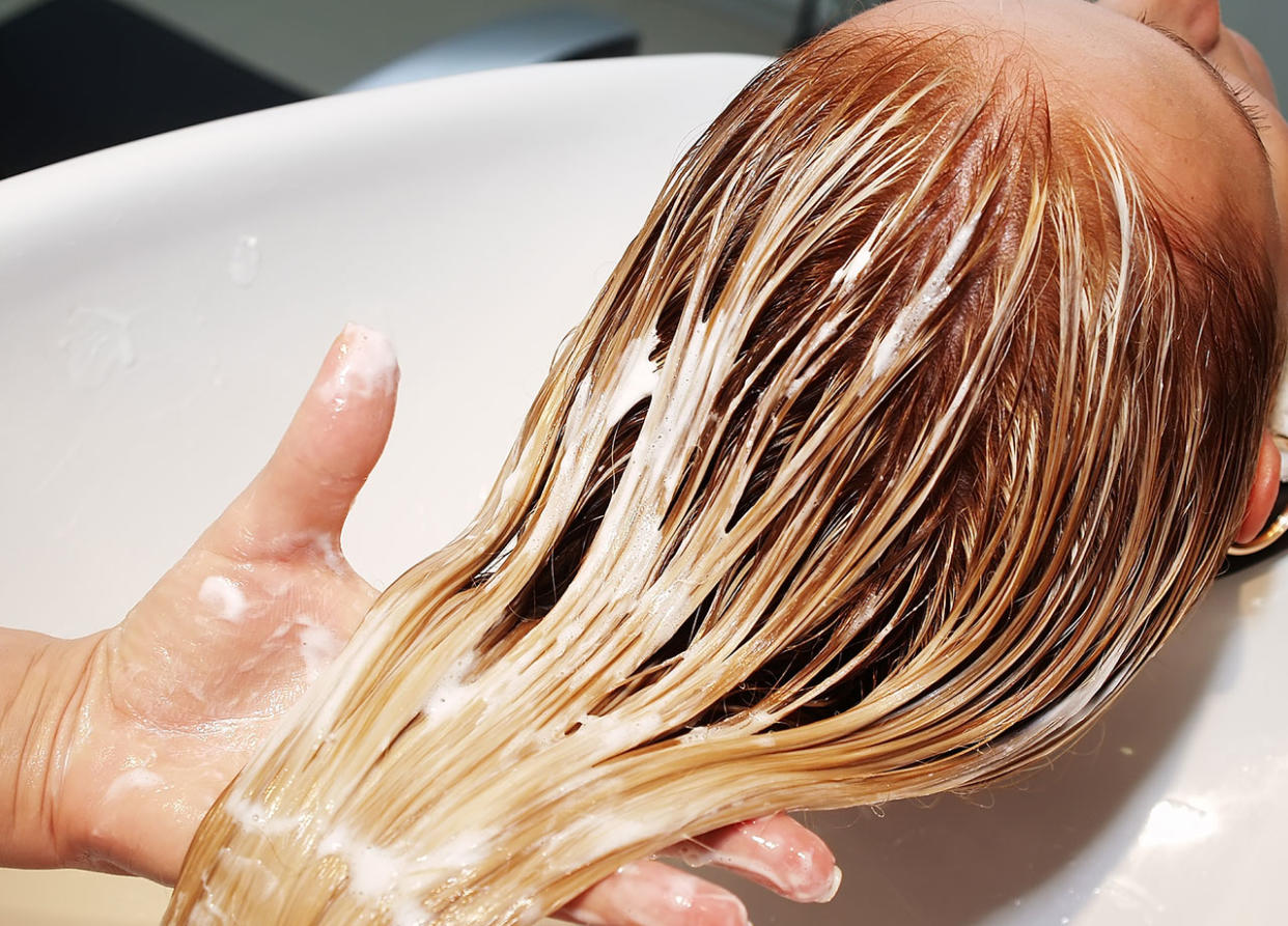 hair-wash-at-salon