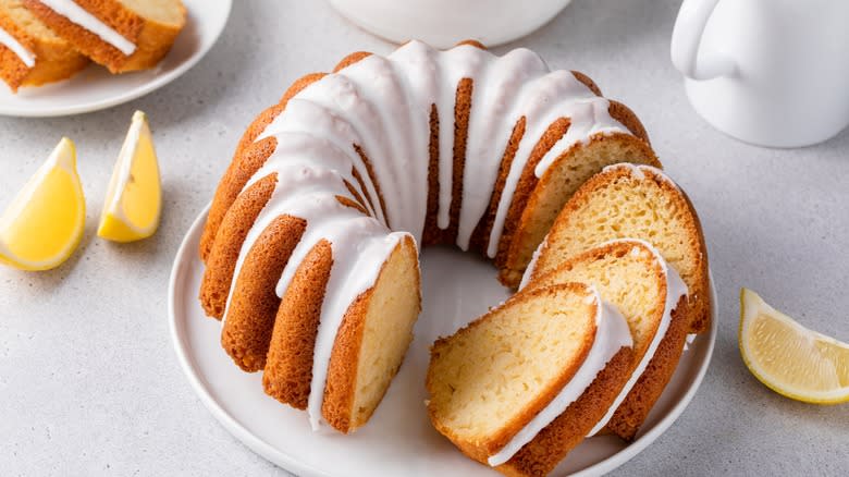 Lemon bundt cake with glaze