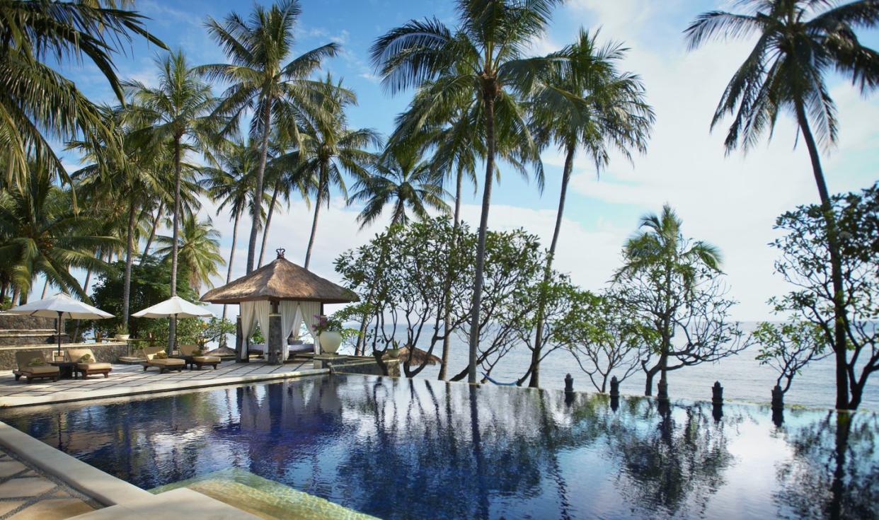 Resort, Tree, Palm tree, Swimming pool, Tropics, Arecales, Vacation, Attalea speciosa, Woody plant, Sky, 