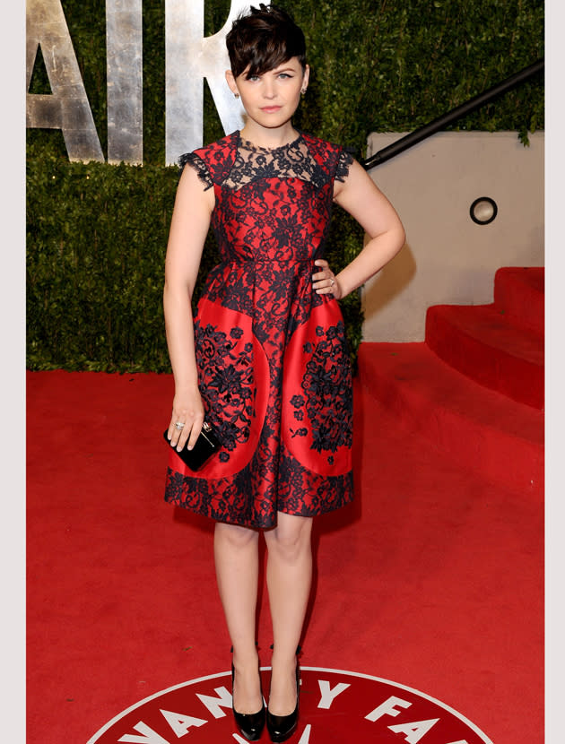 Oscars 2011 photos: Ginnifer Goodwin brought back some 50s style in this red and black number.